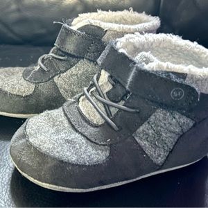 Surprise by Stride Rite size 12/18 months